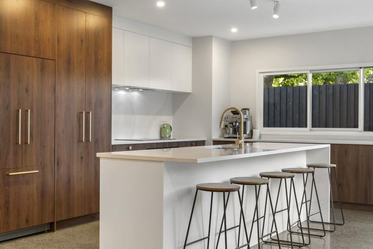 Photo of property in 35a Sullivan Avenue, Mangere Bridge, Auckland, 2022