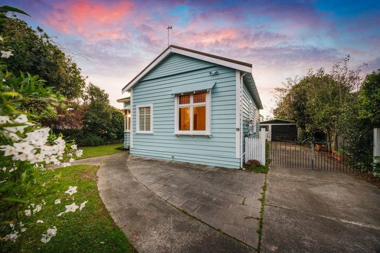Photo of property in 19 Frederick Street, Terrace End, Palmerston North, 4410