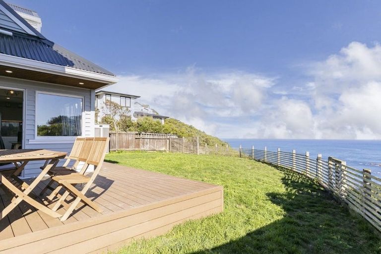 Photo of property in 2b Paratu Way, Strathmore Park, Wellington, 6022