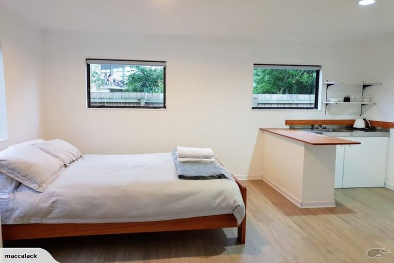 Photo of property in 7 Sullivan Avenue, Mangere Bridge, Auckland, 2022