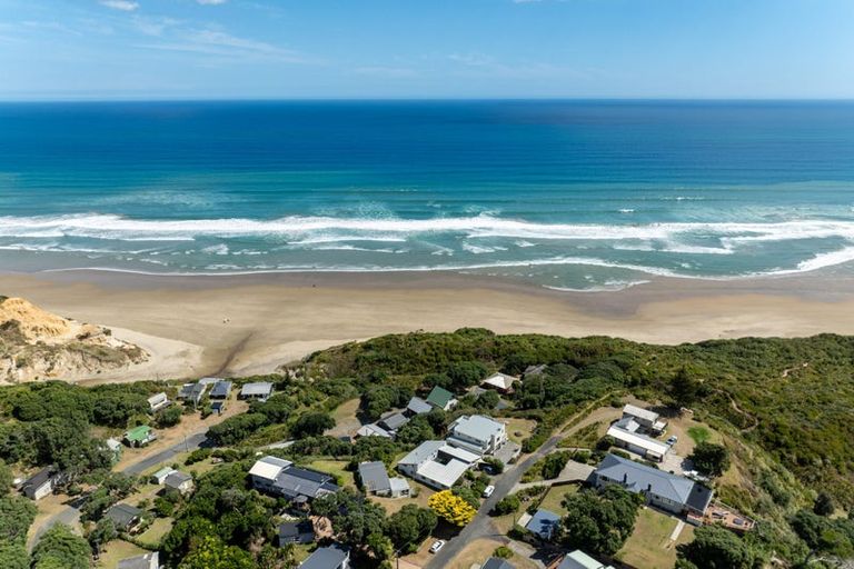 Photo of property in 20 Coates Avenue, Baylys Beach, Dargaville, 0377