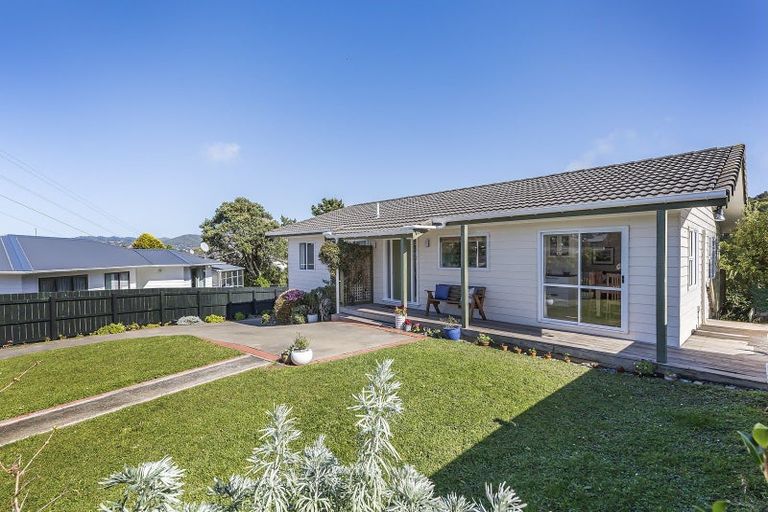 Photo of property in 22 John Witton Drive, Crofton Downs, Wellington, 6035