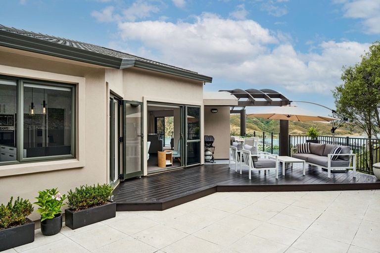 Photo of property in 17 Paremata Drive, Paremata, Porirua, 5024