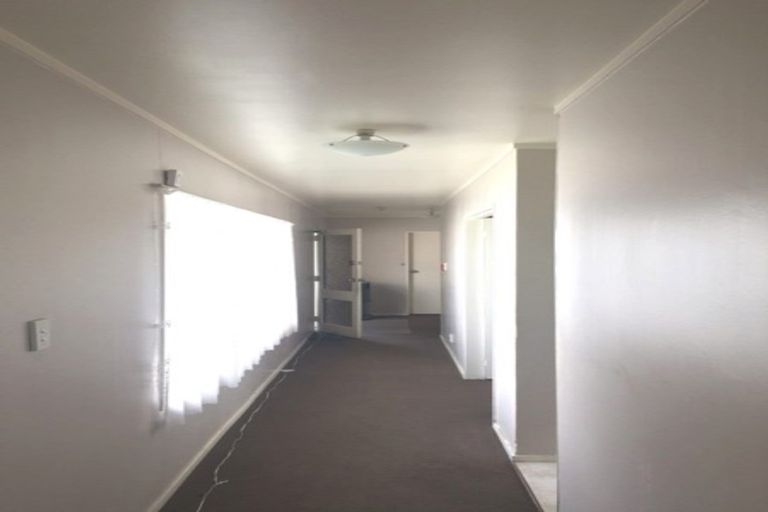 Photo of property in 1 Hill Crescent, Papakura, 2110