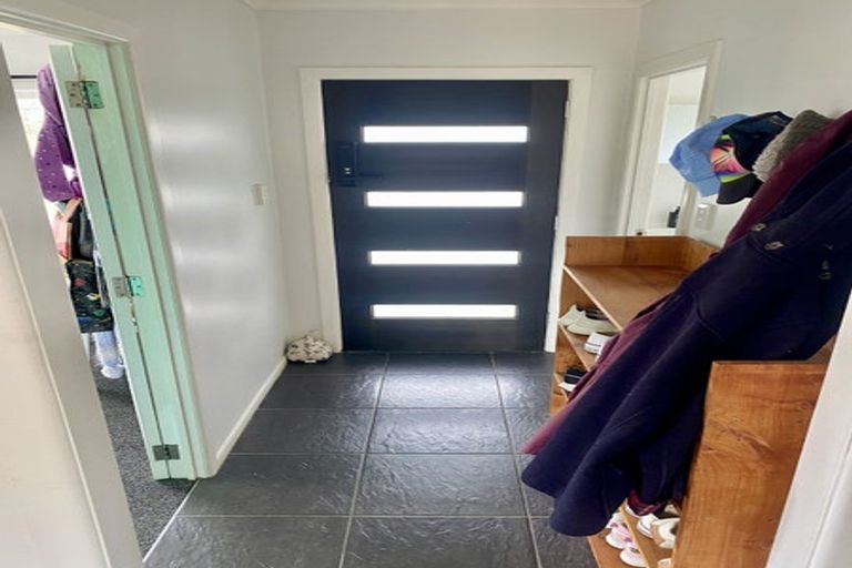 Photo of property in 73a Awaroa Road, Helensville, 0800