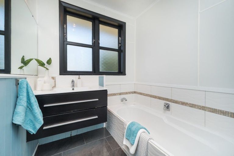 Photo of property in 5 Buick Crescent, Awapuni, Palmerston North, 4412