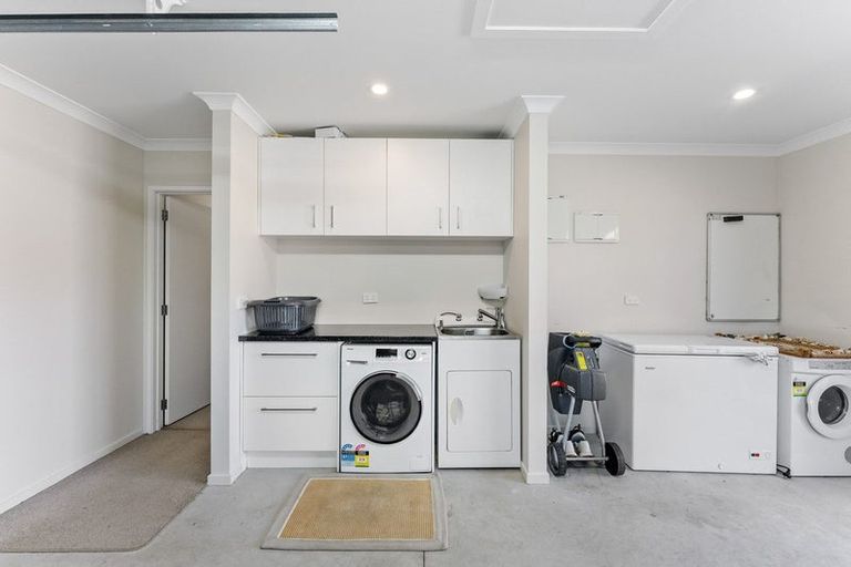 Photo of property in 1 Honeyfield Drive, Whalers Gate, New Plymouth, 4310