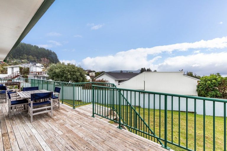 Photo of property in 6 Rowena Crescent, Motuoapa, 3382
