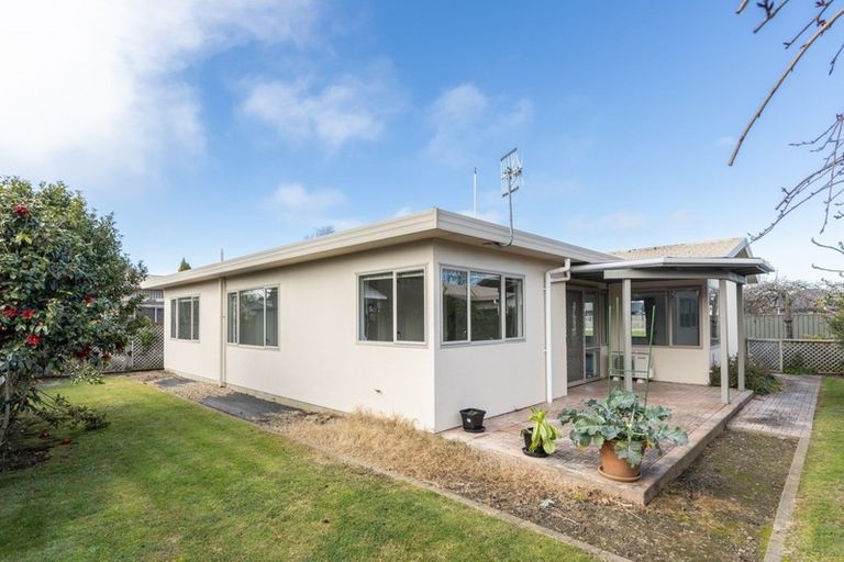 Photo of property in 2/52 Te Aute Road, Havelock North, 4130