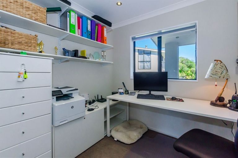 Photo of property in 9 Makora Road, Otaihanga, Paraparaumu, 5036