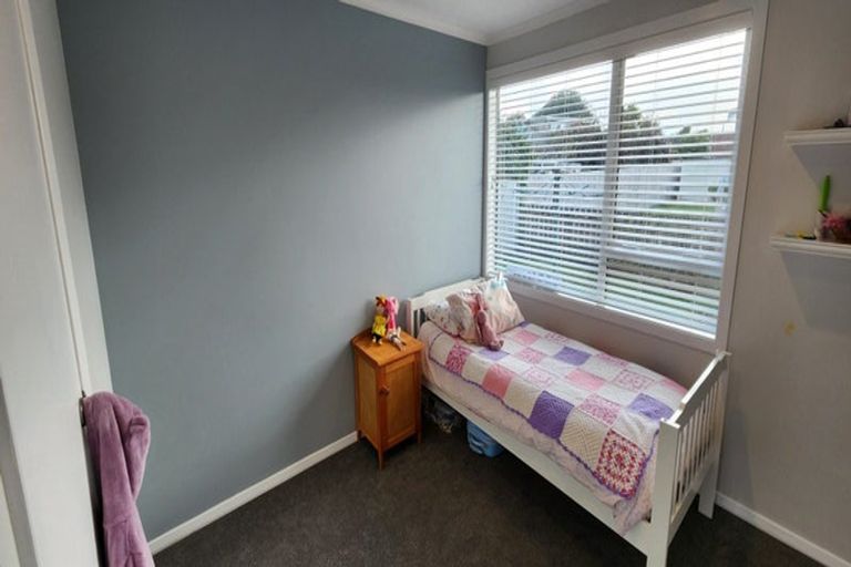 Photo of property in 48 Omata Road, Marfell, New Plymouth, 4310