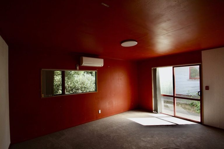 Photo of property in 28 Binsted Road, New Lynn, Auckland, 0600