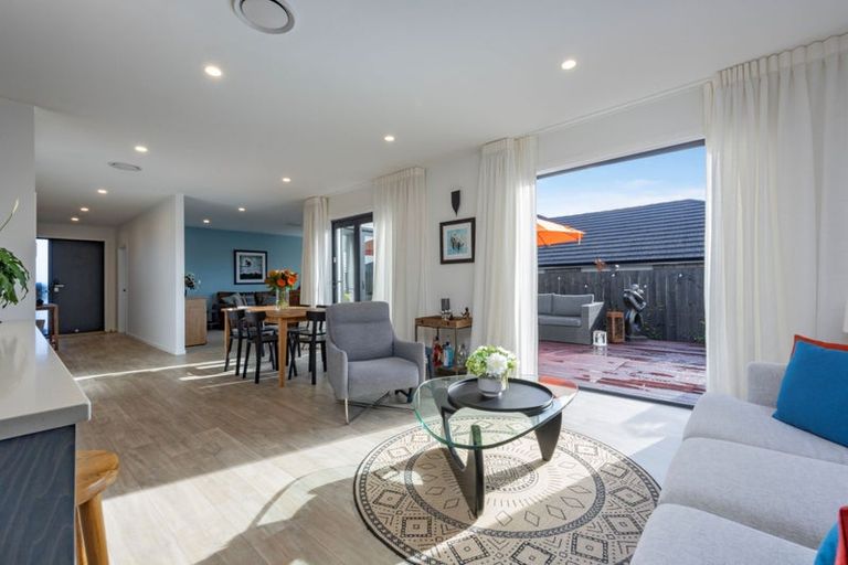 Photo of property in 18 Jane Maree Road, Kumeu, 0810