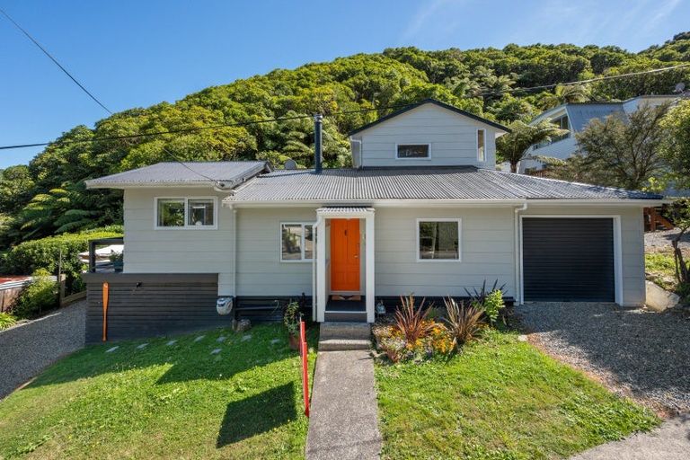 Photo of property in 12 Arthur Crescent, Waikawa, Picton, 7220