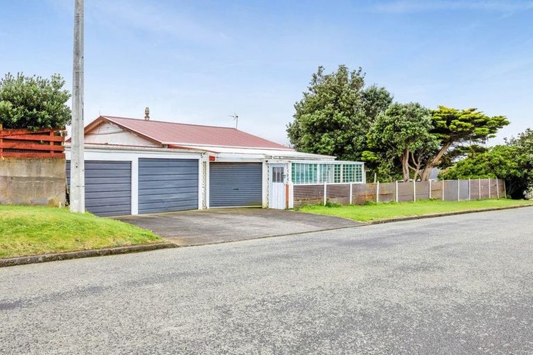 Photo of property in 32 Norfolk Street, Patea, 4520