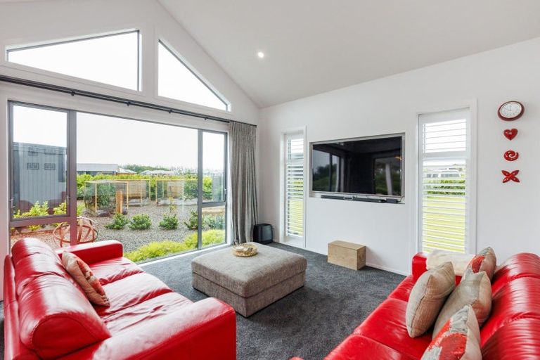 Photo of property in 12 Colquhoun Way, Kelvin Grove, Palmerston North, 4470