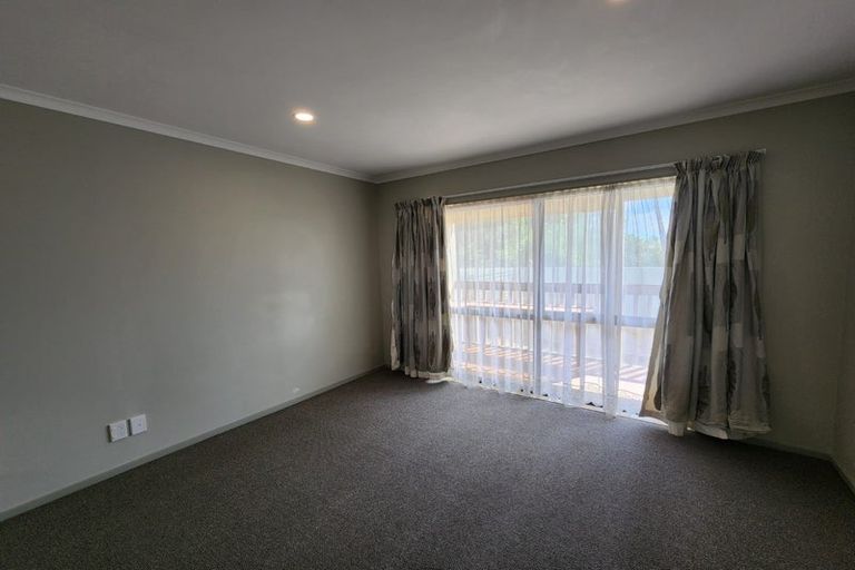 Photo of property in 8 Rembrandt Place, Opaheke, Papakura, 2113