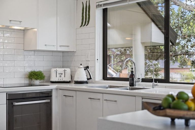 Photo of property in 3/34 Parkhill Road, Mellons Bay, Auckland, 2014