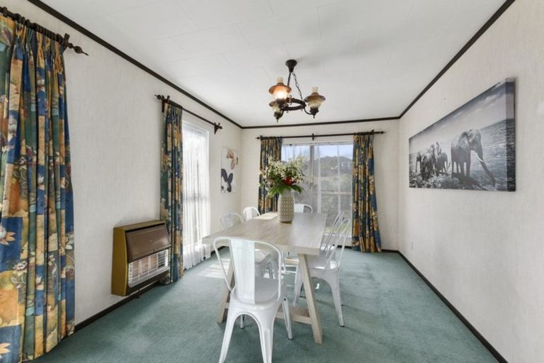 Photo of property in 6 Pioneer Grove, Silverstream, Upper Hutt, 5019