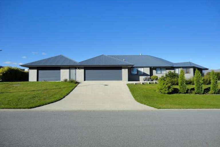 Photo of property in 2 Bradbourne Way, Lower Shotover, Queenstown, 9371