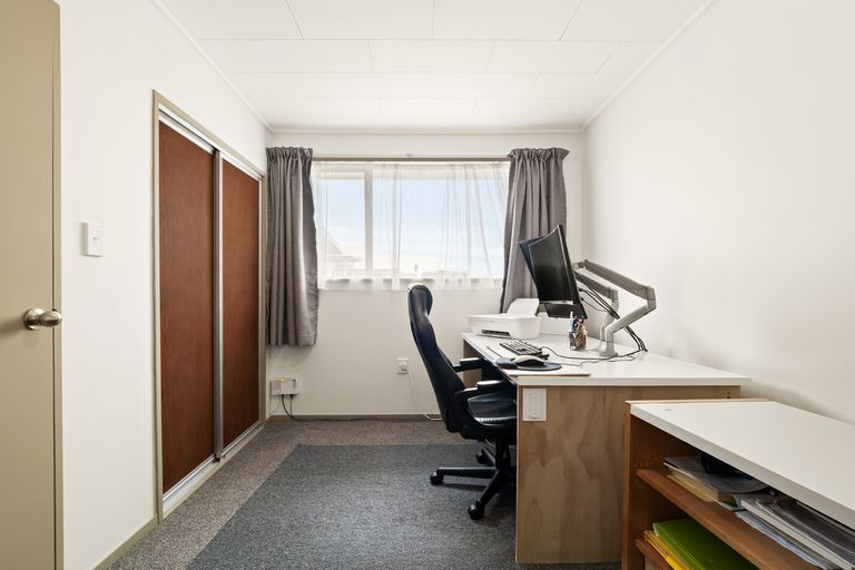 Photo of property in 17 Bradshaw Street, South Dunedin, Dunedin, 9012