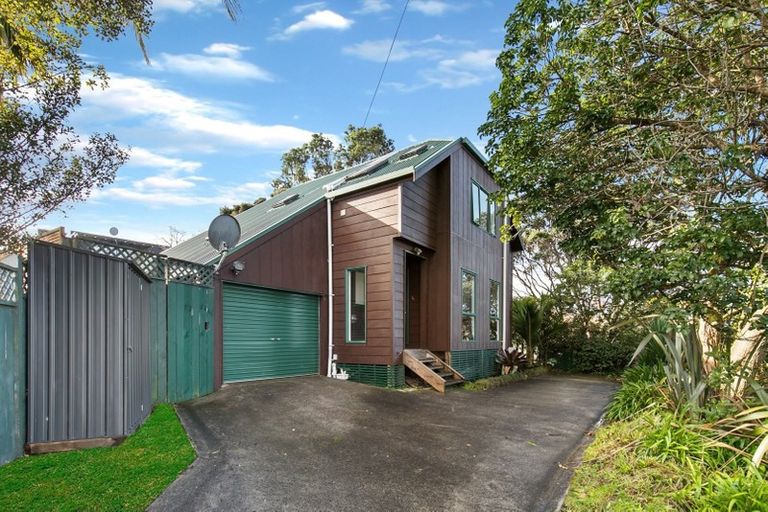 Photo of property in 2/9 Park Hill Road, Birkenhead, Auckland, 0626