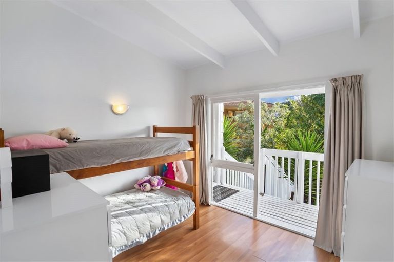 Photo of property in 2/99 Oaktree Avenue, Browns Bay, Auckland, 0630