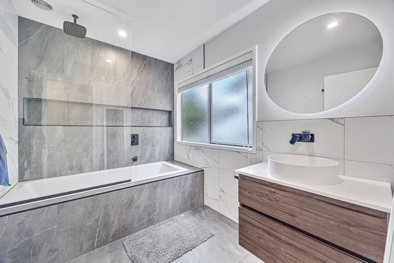 Photo of property in 23a Penguin Drive, Murrays Bay, Auckland, 0630