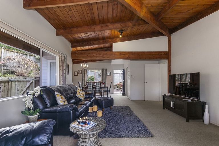 Photo of property in 2/94 Nigel Road, Browns Bay, Auckland, 0630