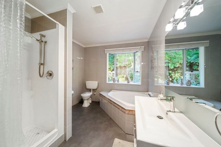 Photo of property in 7 Mcfarlane Street, Oakura, 4314