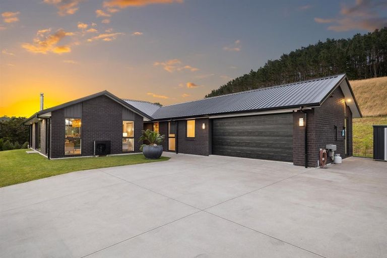 Photo of property in 1056 Peak Road, Helensville, 0875