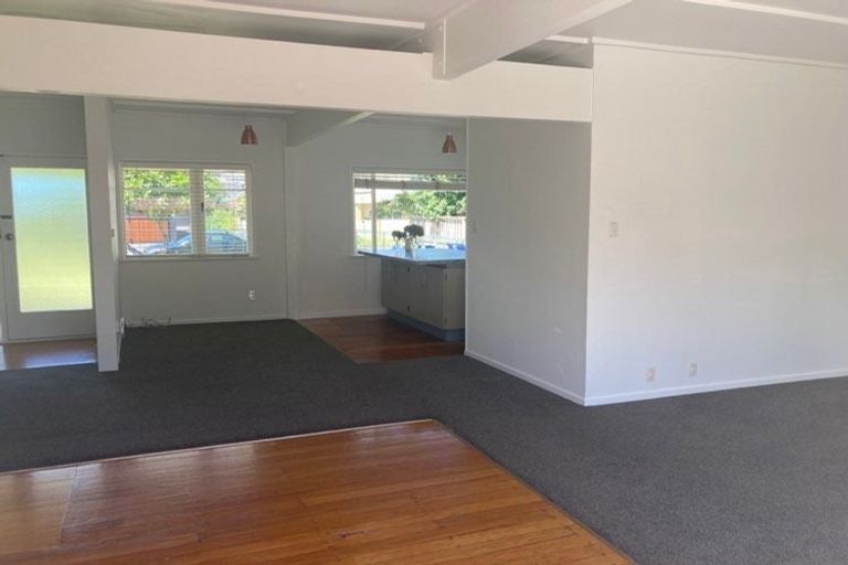 Photo of property in 15 Hattaway Avenue, Bucklands Beach, Auckland, 2012