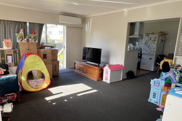 Photo of property in 2/6 Keldale Place, Forrest Hill, Auckland, 0620