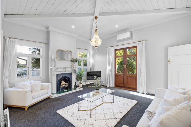 Photo of property in 239 Victoria Avenue, Hokowhitu, Palmerston North, 4410