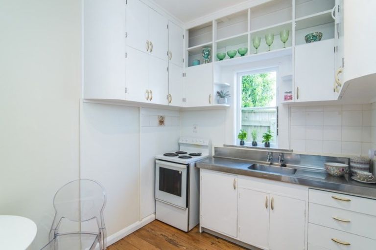 Photo of property in 10 Cavendish Square, Strathmore Park, Wellington, 6022