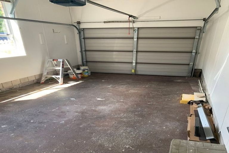 Photo of property in 1/190 Queen Street, Northcote Point, Auckland, 0627