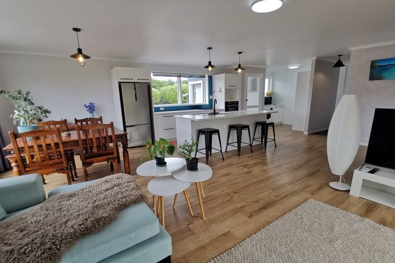 Photo of property in 9 Whaka Street, Maungaturoto, 0520