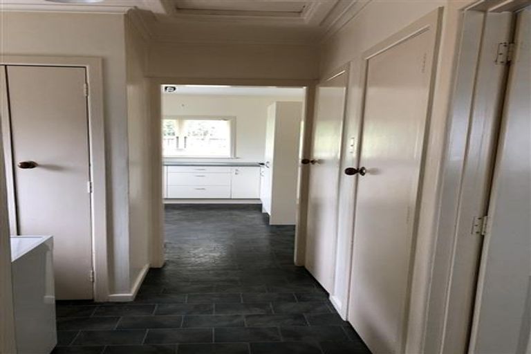 Photo of property in 1/13 Fairlea Road, Te Atatu South, Auckland, 0610