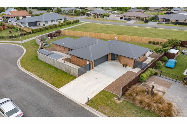 Photo of property in 14 Ruru Place, Oxford, 7430