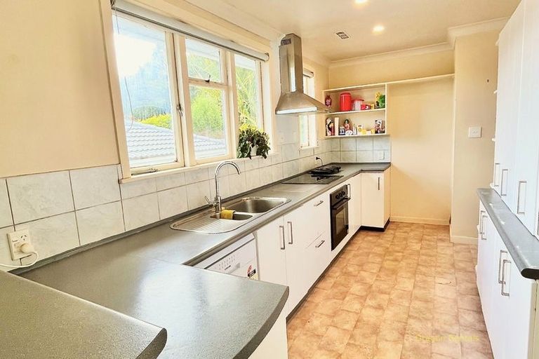 Photo of property in 8 Jellicoe Road, Murrays Bay, Auckland, 0630