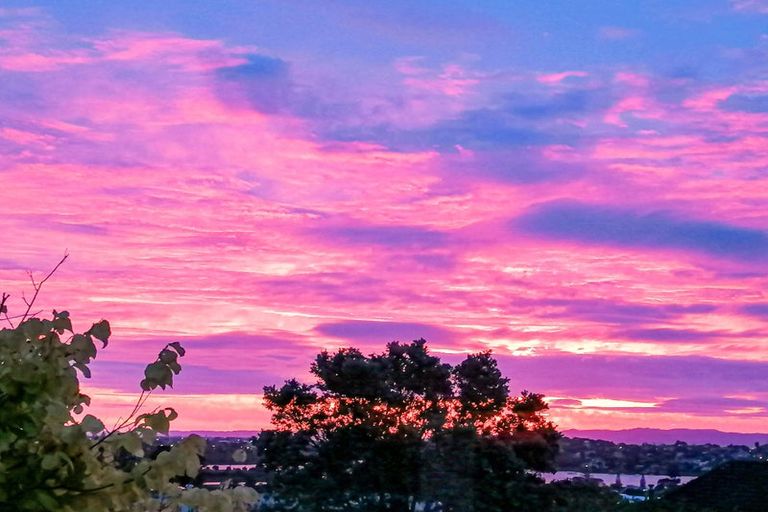 Photo of property in 23 Ellesmere Crescent, Pakuranga Heights, Auckland, 2010