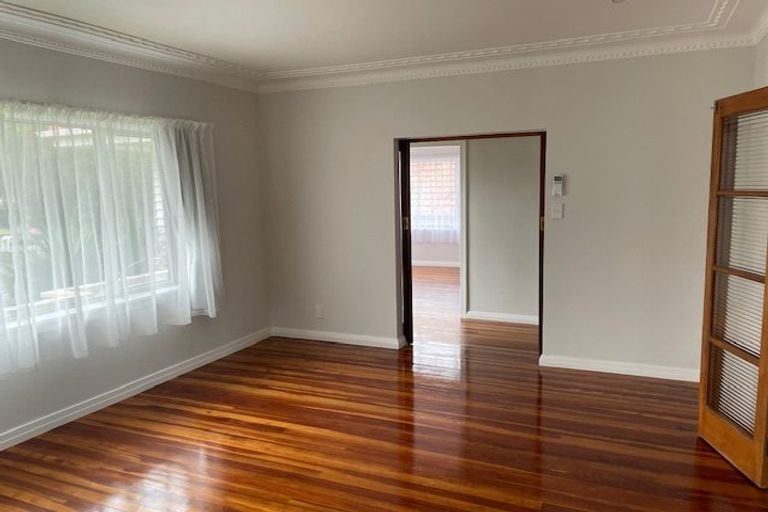 Photo of property in 2/3 Aorangi Place, Birkenhead, Auckland, 0626