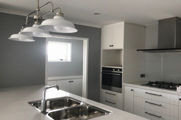 Photo of property in 7 Nellie Drive, Kumeu, 0810