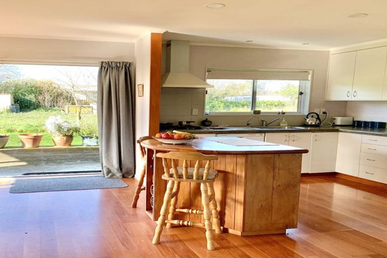 Photo of property in 28 Leeton Drive, Waipukurau, 4200