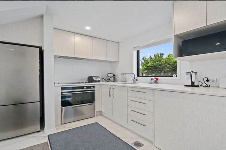 Photo of property in 2/17 Pearce Crescent, Taita, Lower Hutt, 5011