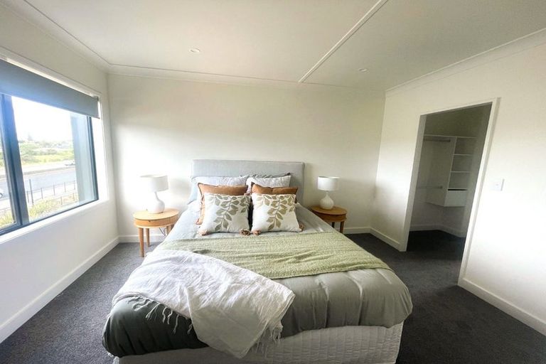 Photo of property in 33 Parkwood Avenue, Westgate, Auckland, 0614