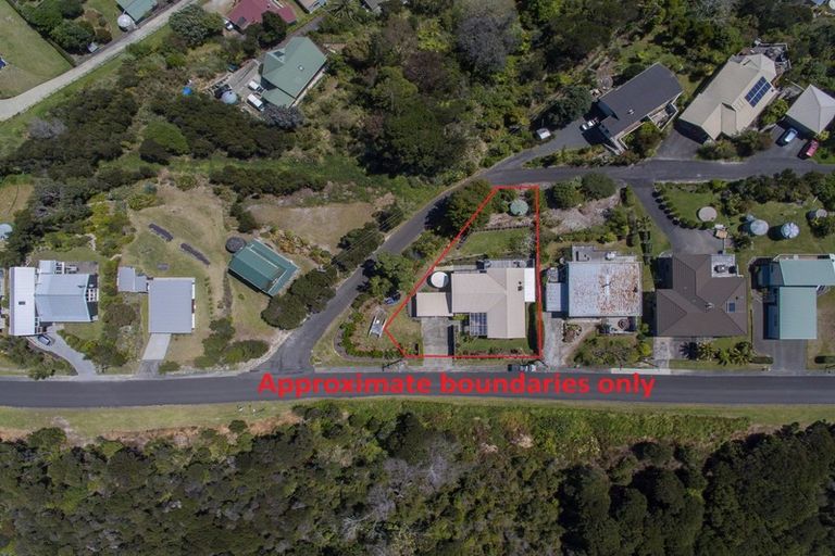 Photo of property in 16 Rangikapiti Road, Coopers Beach, 0420