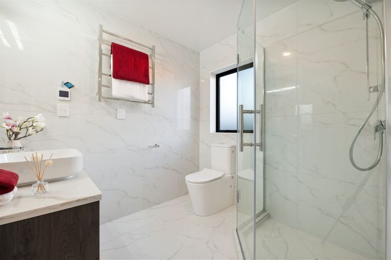 Photo of property in 11 Bunbeg Crescent, Flat Bush, Auckland, 2019