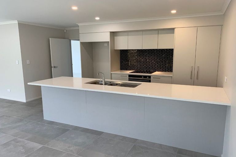 Photo of property in 59 Vinistra Road, Kumeu, 0810