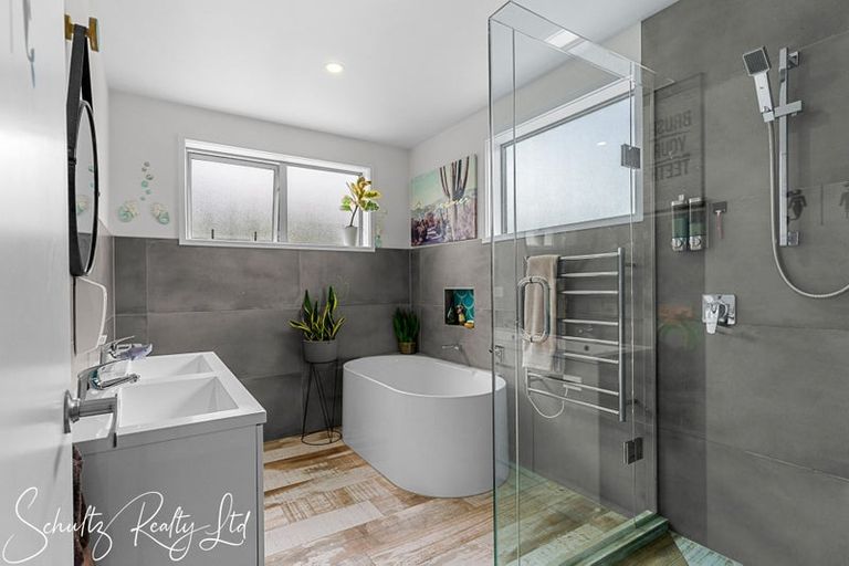 Photo of property in 37 Willow Lane, Maungaturoto, 0588